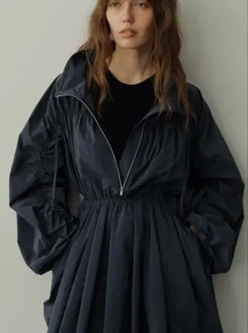 ETRE TOKYO 개더 볼륨 원피스