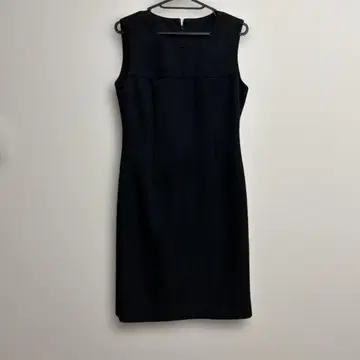 슬리브리스 무릎 기장 원피스 블랙