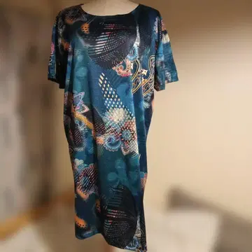 다채로운 추상 무늬 반팔 원피스