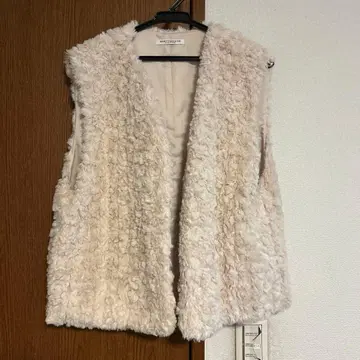 새상품 유나이티드 애로우즈 크림색 퍼 베스트 프리 사이즈