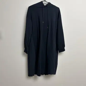 후드 부착 다크 네이비 긴팔 원피스