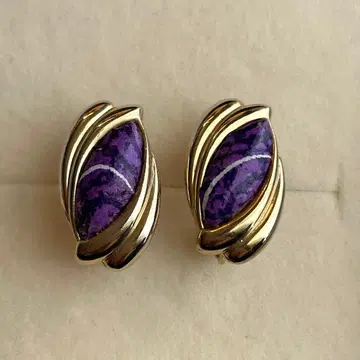 골드 컬러 귀찌