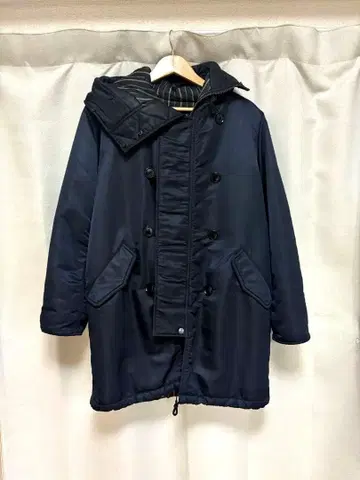 네이비 퍼(fur) 달린 모즈 코트