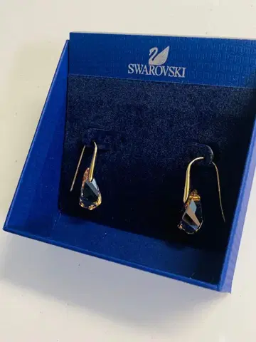 새상품 스와로브스키 Swarovski Energic 드롭 귀걸이 브라운