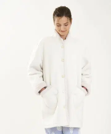 새상품 64528  화이트 플리스 보아 가운 보아 코트 룸웨어