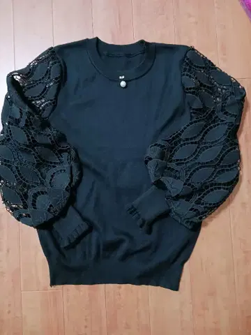 블랙 레이스 소매 긴팔 니트