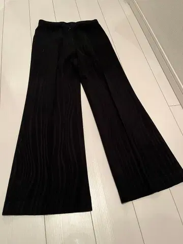 이타리야 스트라이프 패턴 블랙 와이드 팬츠