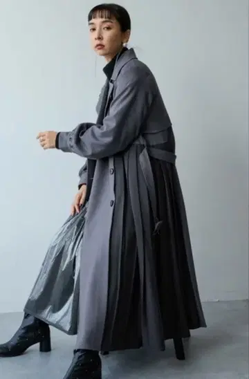 HARE 하레 바이컬러 플리츠 코트