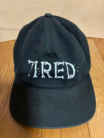 TIRED / 캡 모자 / 약간의 흠집 및 얼룩 있음