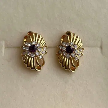 골드 컬러 귀걸이