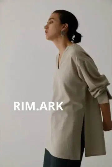 림아크 베이지 V넥 풀오버