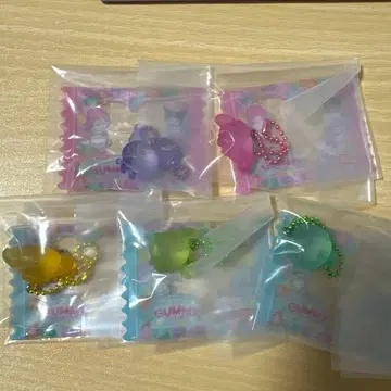 산리오 캐릭터즈 구미 참 GUMMY & 미니 파우치