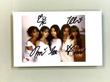 르세라핌 친필 사인 폴라로이드 사이즈 사진 -