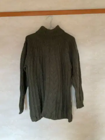 BEAMS BOY 터틀넥 케이블 니트 스웨터