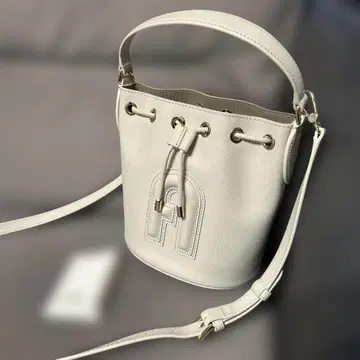 FURLA 화이트 버킷백