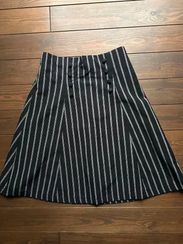 F i.n.t 핀트 스커트 / 레트로 & 걸리시 클래식