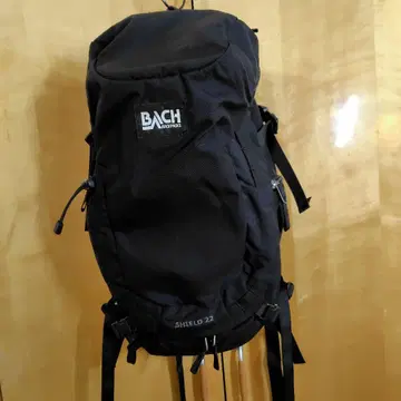 BACH SHIELD 22 블랙 22L 백팩