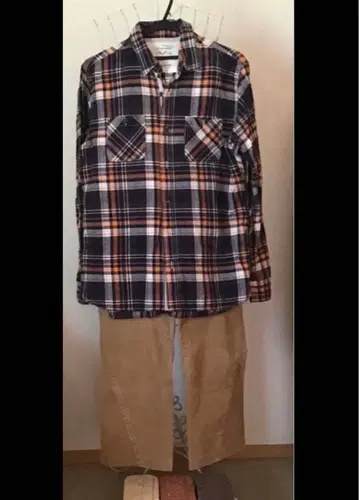 체크 무늬 긴팔 셔츠와 코듀로이 카고 팬츠 세트