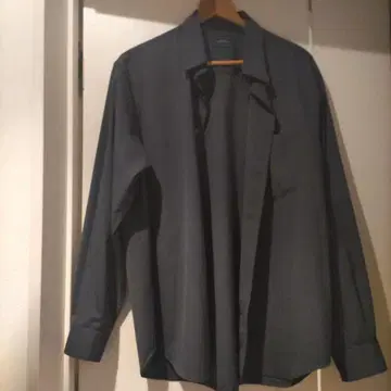 다크 블루 긴팔 셔츠