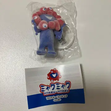 미야쿠미야쿠 플로키 피규어 선 자세