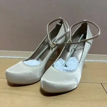 아이보리 새틴 스트랩 하이힐 (10cm)