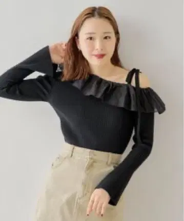 Chico 프릴 디자인 원숄 리브 니트