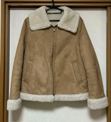 유니클로 베이지 무스탕 코트