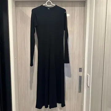 [ 새상품급 ] Mila Owen 블랙 긴팔 롱 원피스