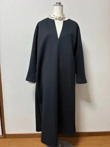 종이상자 니트 소재 핸드메이드, V넥 블랙 롱 원피스