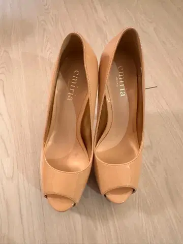 Emiria Wiz 베이지 하이힐 오픈토