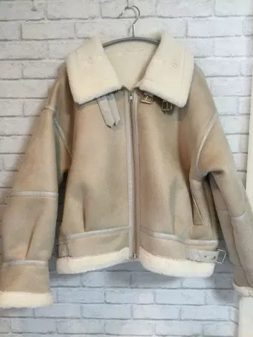 베이지 무스탕 코트 프론트 지퍼