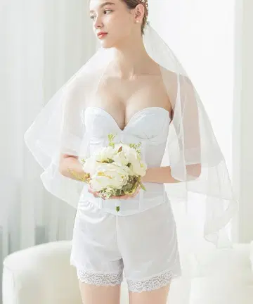 새상품 투해치 브라이덜 이너 4세트 화이트 E70