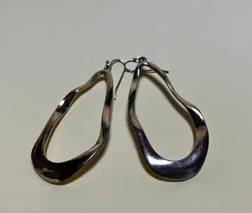 케네스 레인 웨이브 디자인 골드 귀걸이