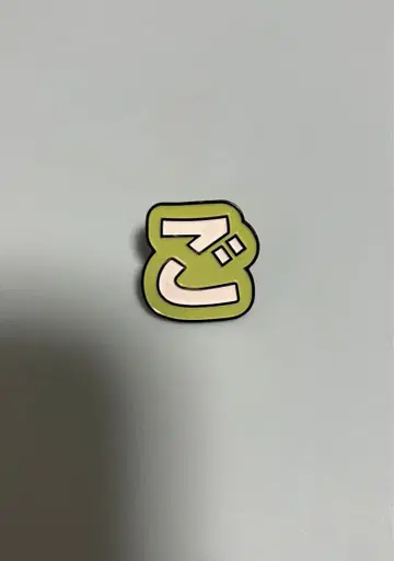 레이와 로망의 모습 핀 배지