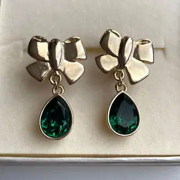 그린 스톤 귀찌