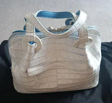 크로커다일풍 화이트 핸드백