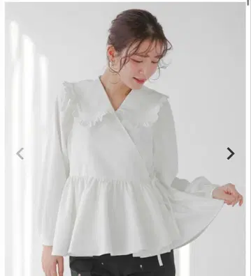 화이트 프릴 옷깃 랩 셔츠 Fitmore