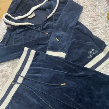 [ 가격 인하 예정 없음 ] rady 맨투맨 셋업 벨로아 네이비 레이디