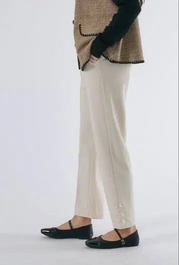 리본이 귀여운 센터 핀턱 밑단 리본 팬츠