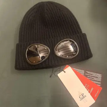 C.P. COMPANY 고글 포함 니트 모자 블랙