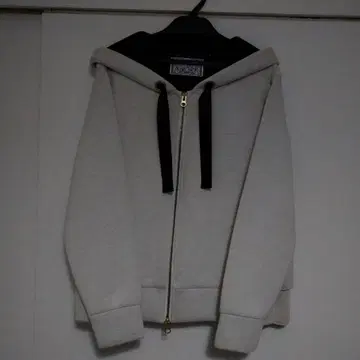 프릴 달린 후드티