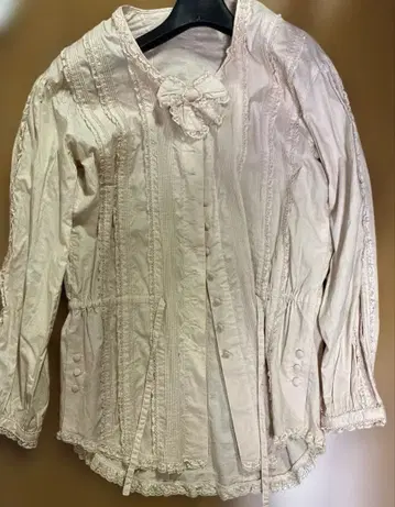 핑크하우스 레이스 장식 긴팔 블라우스