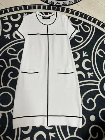 PAULE KA 반팔 무릎 기장 원피스 화이트