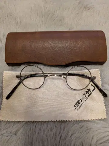 실버 라운드 프레임 안경