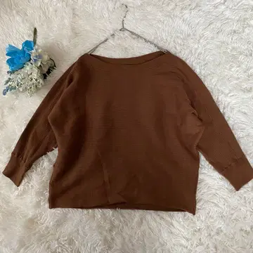 미쉘클랑 브라운 오프숄더 긴팔 니트 사이즈 38 루즈핏