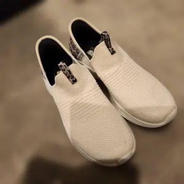 SKECHERS 슬립인스 화이트 레오파드