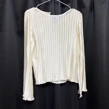 아이보리 플리츠 가공 긴팔 셔츠