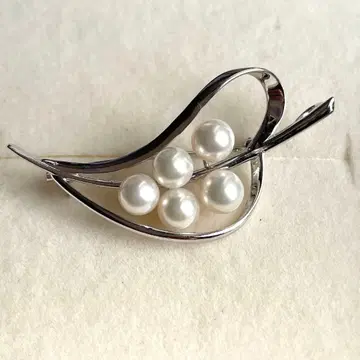 실버 펄 브로치