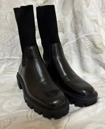 새상품급 ZARA 삭스부츠 23.5 블랙 트랙 밑창 숏부츠