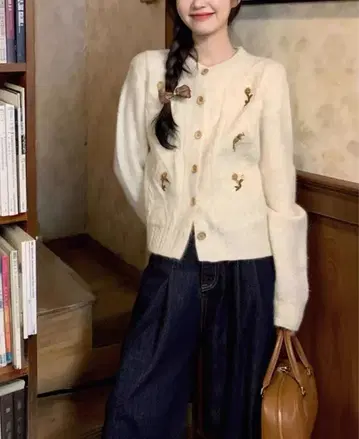 크림색 니트 가디건 긴팔